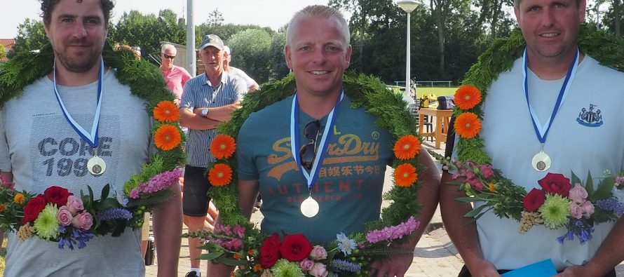 Partuur Jan Jelle Jongsma wint bij heren 30+ in Sint Jacobiparochie