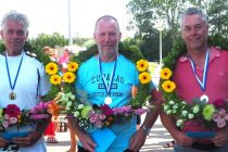 Partuur Jacob Kamstra wint bij de heren 50+ de A-klasse in Sint Jacobiparochie