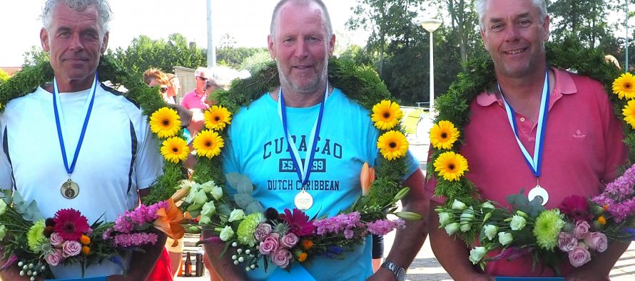 Partuur Jacob Kamstra wint bij de heren 50+ de A-klasse in Sint Jacobiparochie