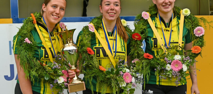 Larissa, Anouk en Gerde prolongeren winst tijdens Afdelingswedstrijd bij K.V. “Jan Bogtstra”.