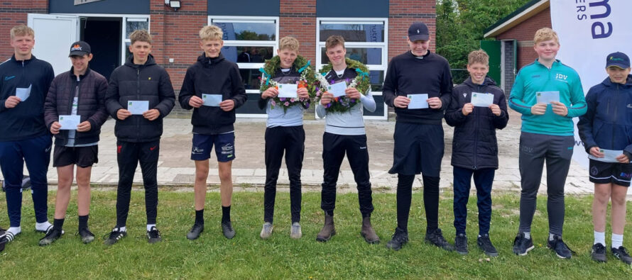 Schooljongens KNKB in Niawier