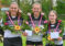 Kransen tijdens stormachtige omstandigheden voor Nathalie, Noelle en Sofie bij VVV Menaam
