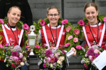 Kransen tijdens “Gouden Wilhelmina Partij” bij V.vV. Menaam voor Britt, Jeska en Noa