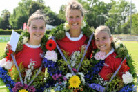 Kransen bij “Bring de Keatsers by it Keatsen “ tijdens thriller finale voor Britt, Lisanne en Manon
