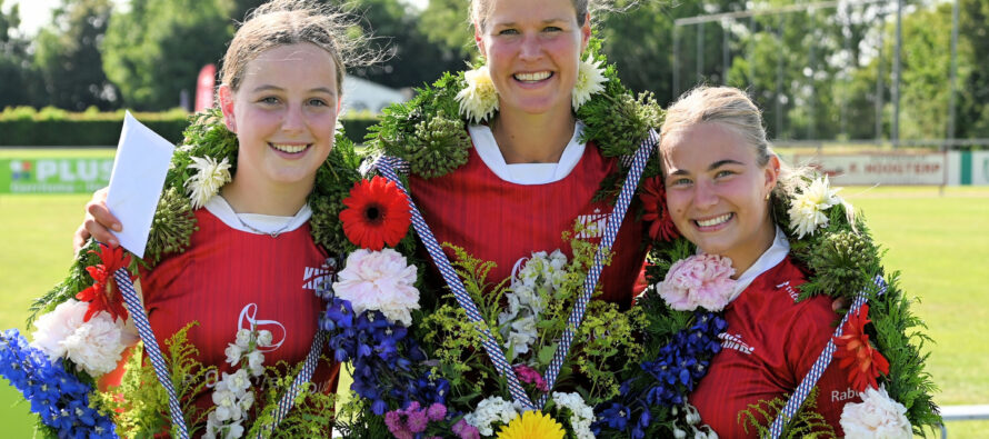 Kransen bij “Bring de Keatsers by it Keatsen “ tijdens thriller finale voor Britt, Lisanne en Manon