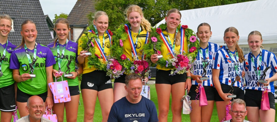 Kaatsvereniging De Cannegieter uit Balk wint bondspartij bij de meisjes