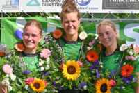 Vrije Formatie Kransen bij kaatsvereniging Cannegieter voor Roelie, Jeska en Manon