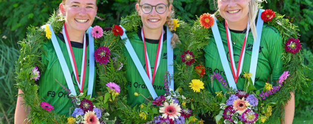 Kransen tijdens door elkaar loten bij kaatsvereniging “De Eendracht” voor Roelie, Sjanet en Noa