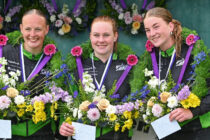 Vrije formatie kransen tijdens Tjerk Hiddes Partij voor Yannah, Ilse en Suzanna.