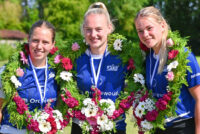Vrije formatie kransen bij kaatsvereniging “Berlikum” voor Larissa, Anouk en Senne