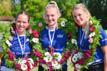 Vrije formatie kransen bij kaatsvereniging “Berlikum” voor Larissa, Anouk en Senne